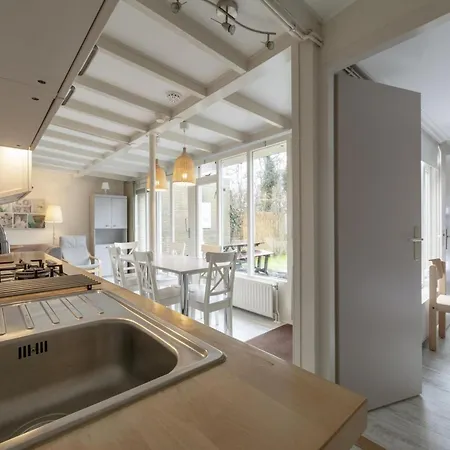 Cozy Bunglow With Patio Sint Maartensvlotbrug